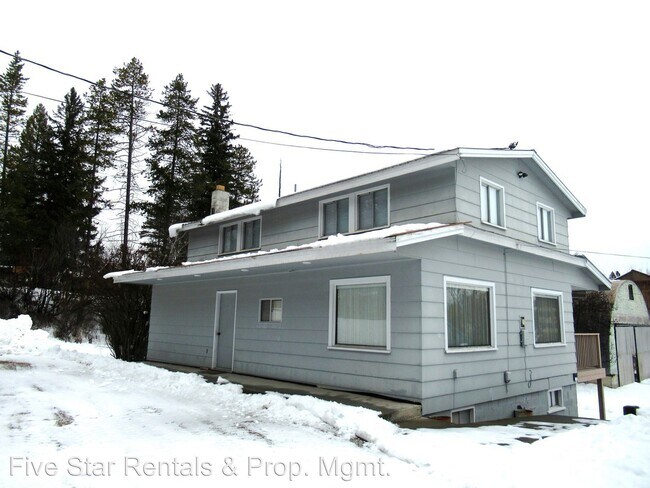 Building Photo - 4 br, 2.5 bath House - 400 W 10th Street