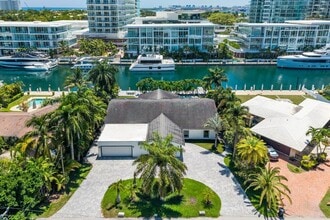 Building Photo - 2540 Mercedes Dr