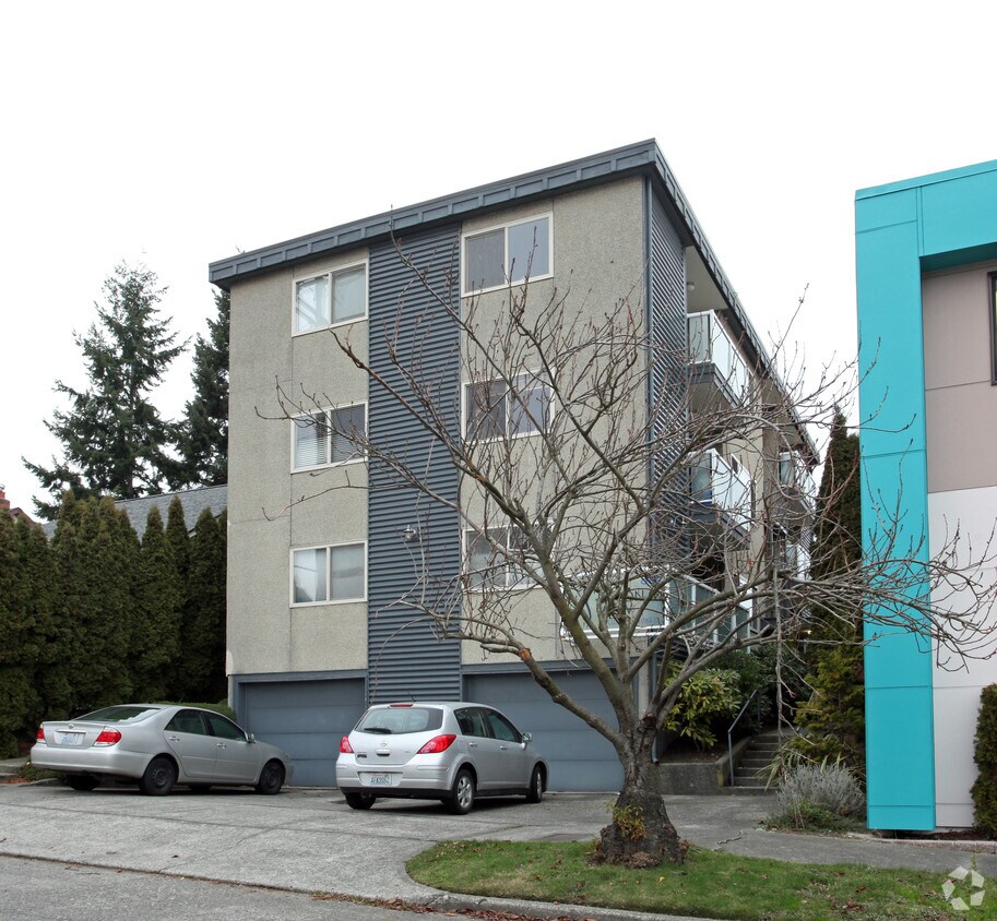 Building Photo - 812 N 42nd St