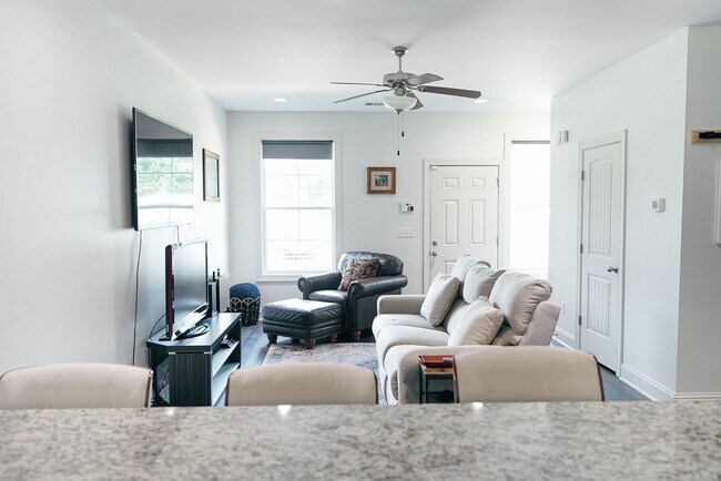 Building Photo - 3855 Academy Dr