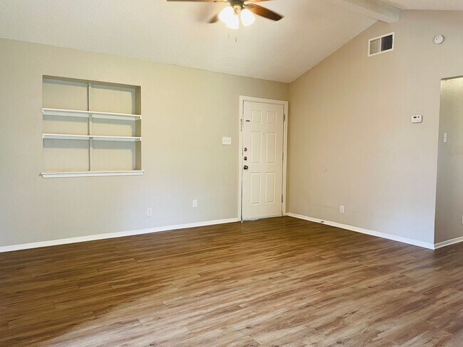 Building Photo - 5666 Bienville Dr
