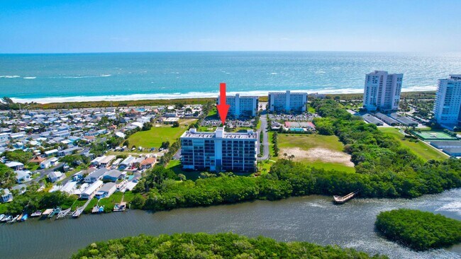 Building Photo - 5059 N Hwy A1A