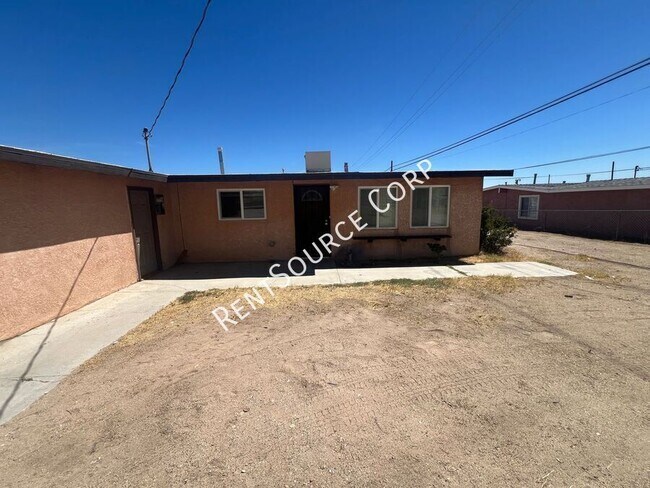 Foto del edificio - 1379 Riverside Dr