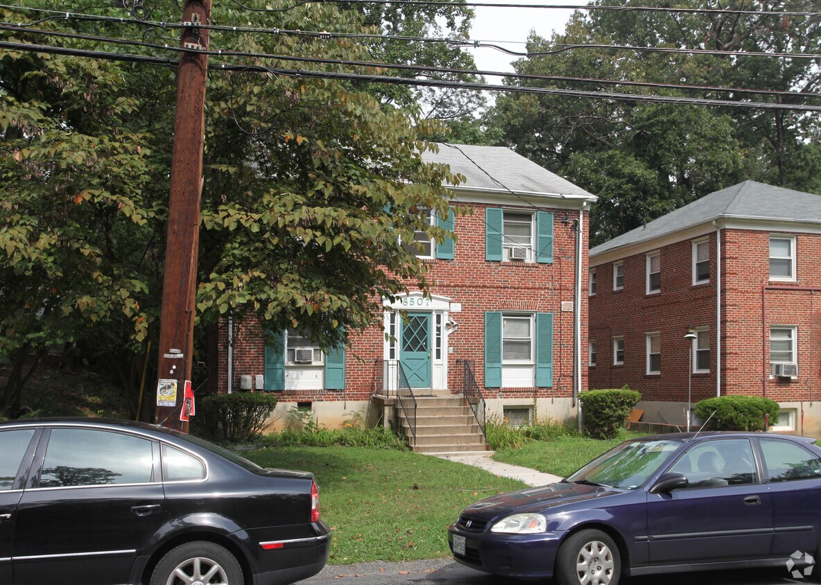 Building Photo - 8507 Greenwood Ave