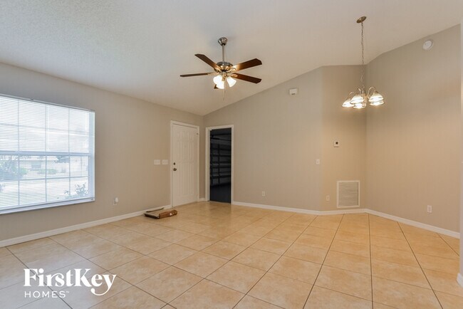 Foto del edificio - 569 N Apache Cir