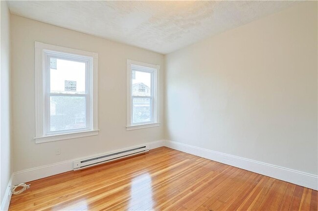 Building Photo - 56 Tell St