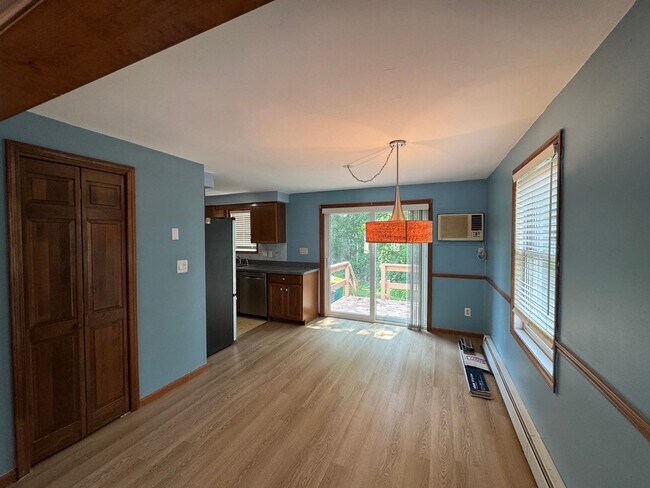 Building Photo - Woburn Townhouse| 2 Bed 1.5 Bath| Availabl...