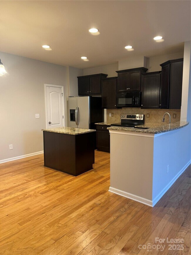 Foto del edificio - 18431 The Commons Blvd