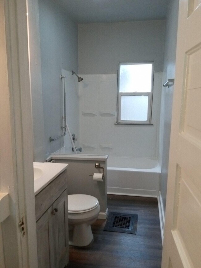 Foto del edificio - 1732 S 76th St