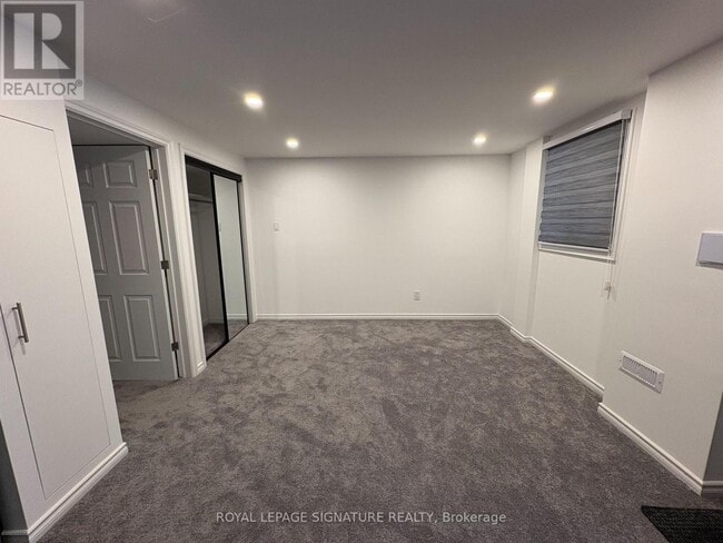 Building Photo - 43 Parktree Dr