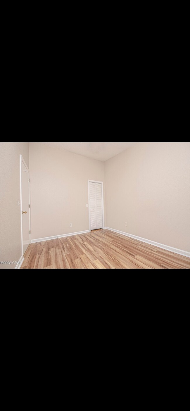 Building Photo - 221 S Maryella Ave