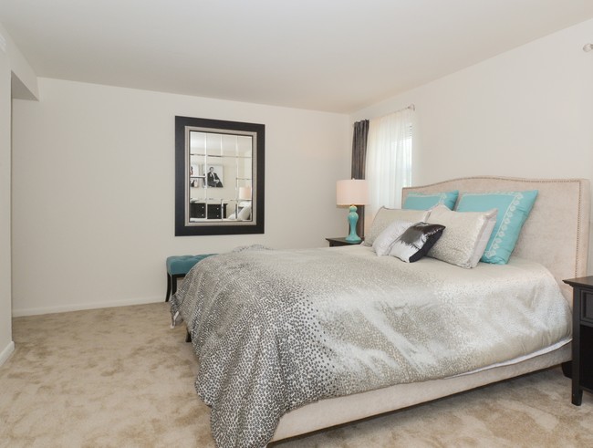 Sample Bedroom - Governor Mifflin Apartments