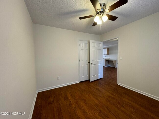 Foto del edificio - 115 N Wheeless Dr