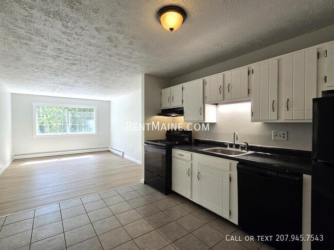 Building Photo - 10 Tall Pines Dr
