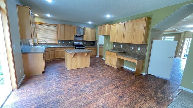 Building Photo - 721 N 16th Ct