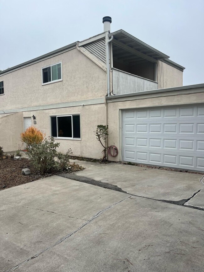 Building Photo - 842 Bonita Dr