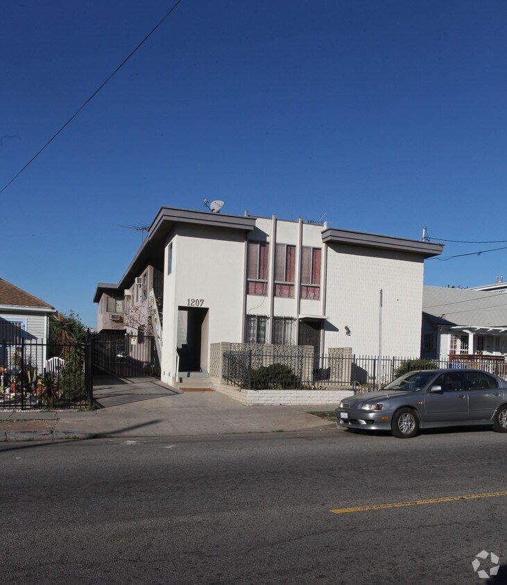 Primary Photo - 1207 N Edgemont St