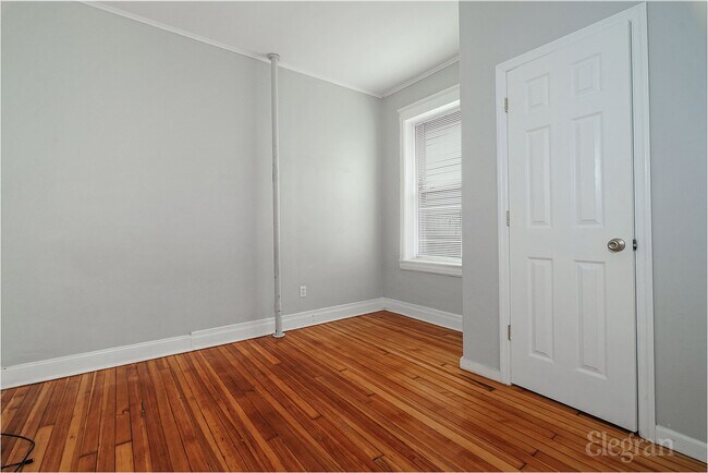 Building Photo - 330 N Terrace Ave