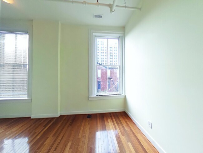Foto del edificio - 123 E Broad St