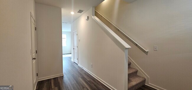 Building Photo - 304 Hynes Dr