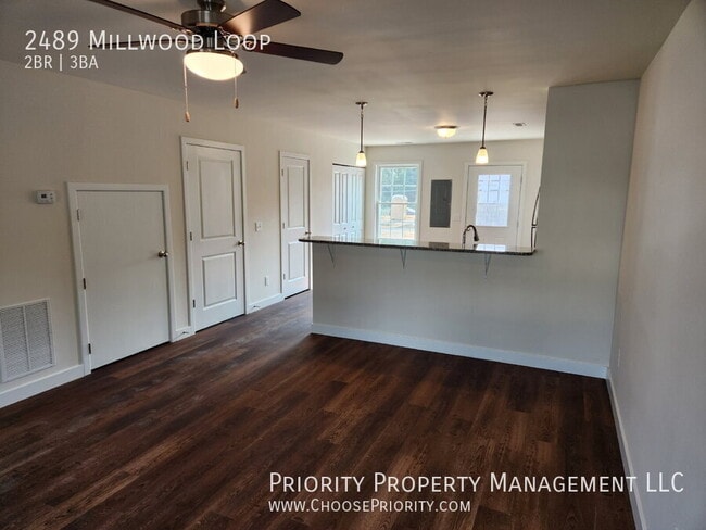Foto del edificio - 2489 Millwood Loop