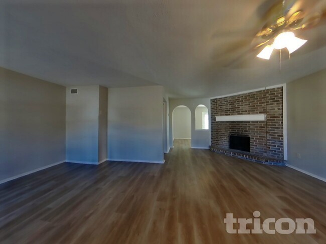 Foto del edificio - 5612 Cherilee Ln