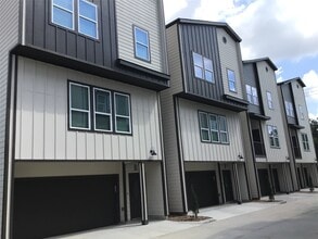 Building Photo - 2109 Marnel Rd