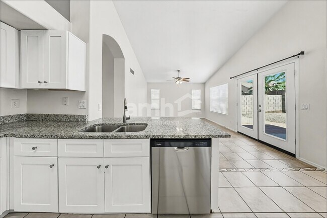 Foto del edificio - 12554 W Holly St