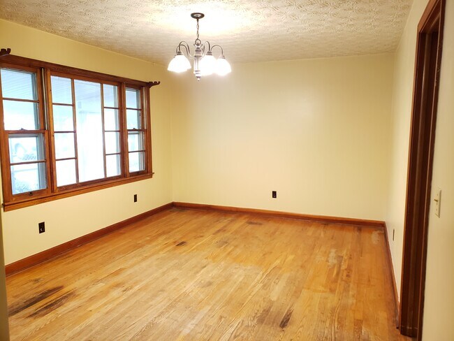 Foto del edificio - 702 Hilltop Dr