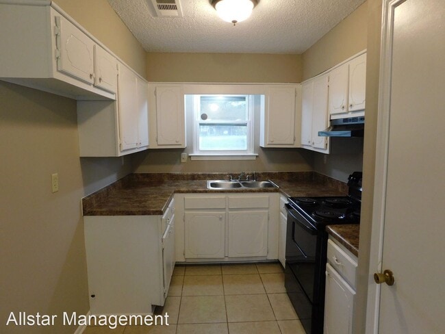 Building Photo - 3 br, 1 bath House - 5277 Longwood Cove
