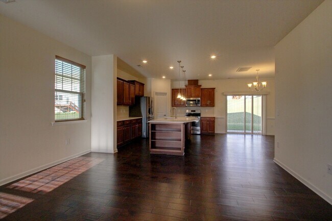 Building Photo - Gorgeous 4 Bedroom Home in Kitt's Creek Ne...