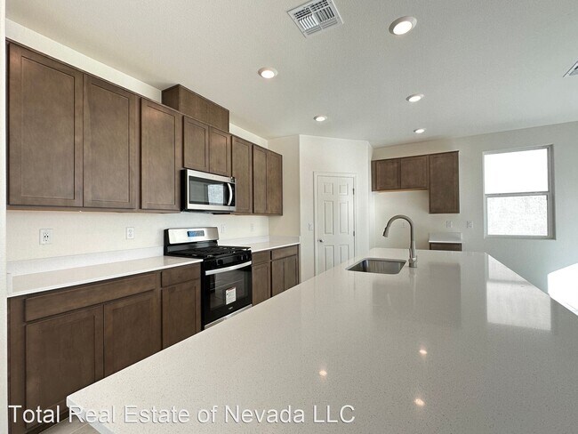 Building Photo - 5 br, 3 bath House - 9004 Lucky Crest St.