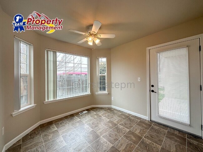 Foto del edificio - 10151 W Garverdale Ln