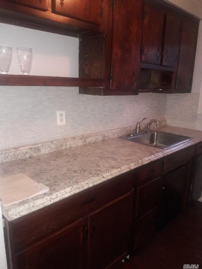 Building Photo - 122 Chestnut St