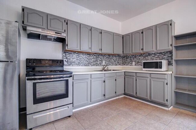 Building Photo - 1916 E Columbus Dr