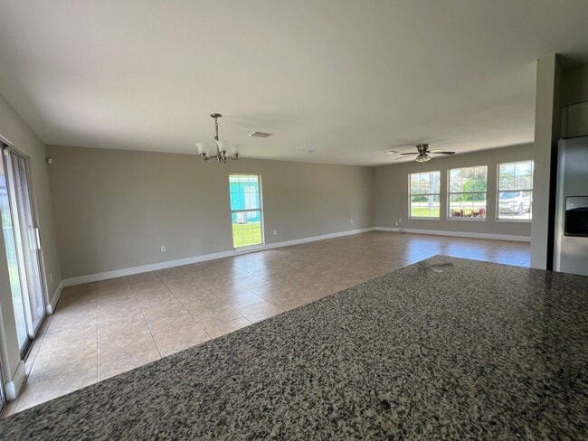 Building Photo - $1,795 ** AVAIL 7/15/25 ** 3 Bed / 2 Bath ...