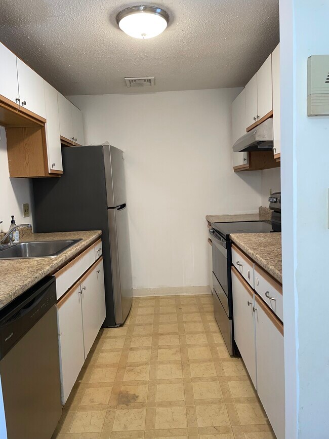 Building Photo - 15 Bower Rd