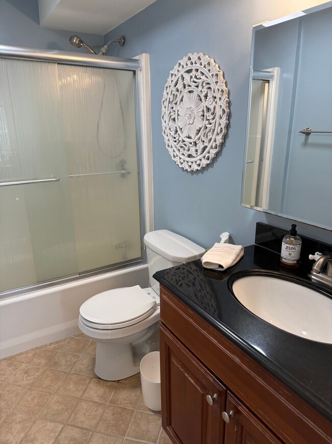 Building Photo - 19 Railroad St