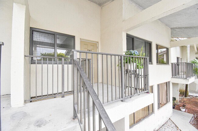 Foto del edificio - 3100 NW 46th St