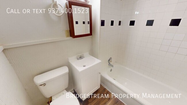 Building Photo - Nice 3 bedroom, 1 bath home with 1 car det...