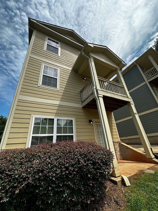 Building Photo - PRE-LEASING FOR AUGUST 2026!