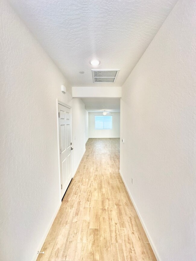 Building Photo - Gorgeous 4/2 Wilson home in the highly desirable Riverstone Community!