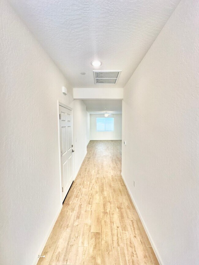Foto del edificio - Gorgeous 4/2 Wilson home in the highly desirable Riverstone Community!