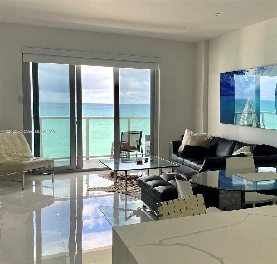 Primary Photo - 5701 Collins Ave