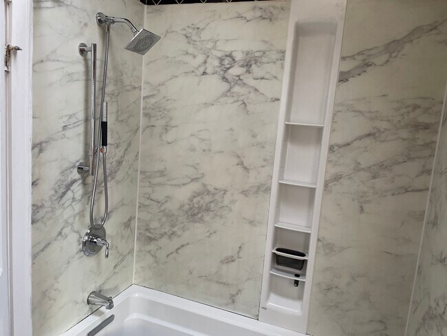 Foto del edificio - 807 Clocks Blvd