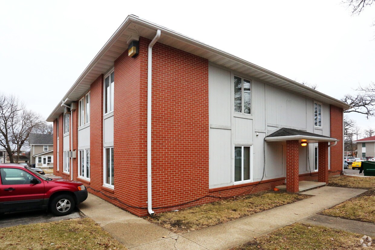Building Photo - 1300 33rd St
