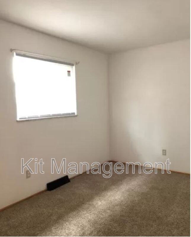 Building Photo - 1110 Eleanor Ave