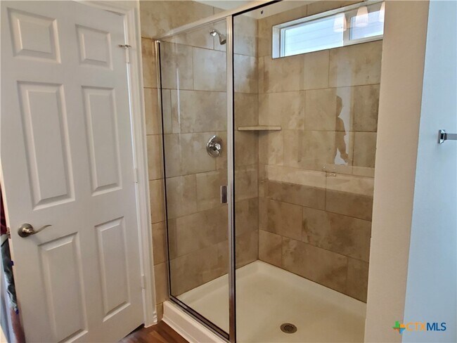 Building Photo - 4005 Woodside Dr