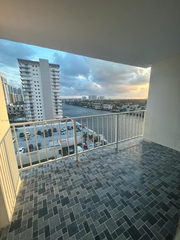 Primary Photo - 1410 S Ocean Dr