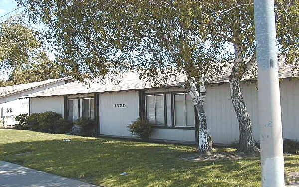 Primary Photo - Fourplex
